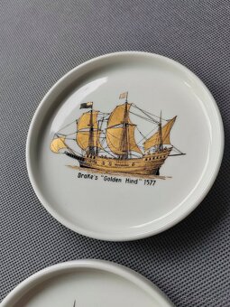 Nádherný porcelánovy podtacky s dekorem starožitné lodi - 6
