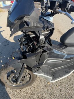 Aprilia SR 125 GT rv:2022/3 lehce havarovaný pojízdný - 6