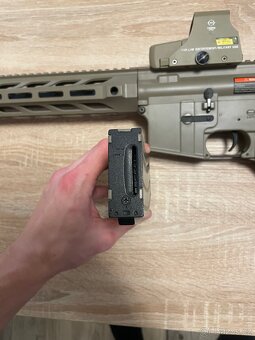 Airsoftová zbraň M4 SALIENT ARMS - ABS - TAN + Kolimátor - 6