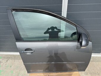 Dveře VW Golf V Hatchback pravé přední, kód barvy LA7T - 6