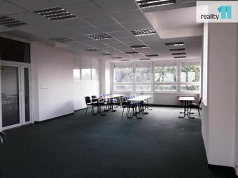 Pronájem kanceláře se službami v administrativní budově v P - 6
