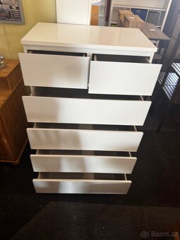 Hezká bílá 6ti šuplíková komoda IKEA MALM - 6