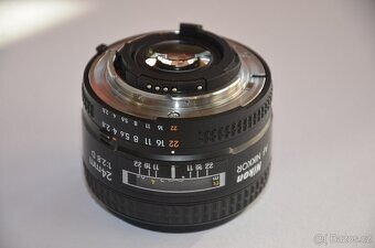 Nikon D7000+18-105 + 50mm 1.4 + 24mm 2.8 - 6