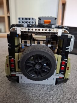 Lego technic 42110 - land rover defender - 6