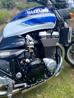 Suzuki GSX 1400 - 6