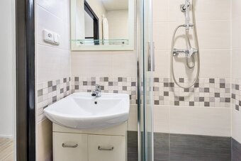 Pronájem bytu 2+1 cca 52,6 m² v ulici Na vrcholu, Praha - Ži - 6