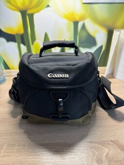 Canon EOS 100D set, EF-S 18-55 mm f/3,5-5,6, EF 50 mm f/1,8 - 6