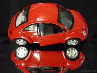 Volkswagen New Beetle VW Bburago 1/18 - 6
