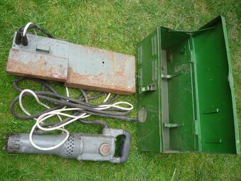 Prodám různé plechové a dřevěné hračky. Dřevěný červený trak - 6