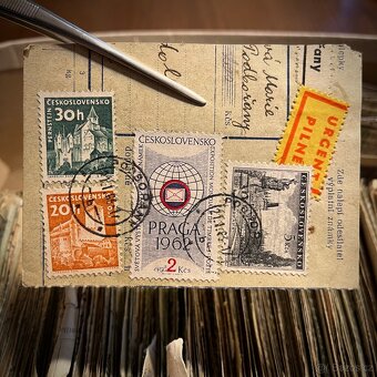 3 krabice výstřižků známek ČSR II - 6