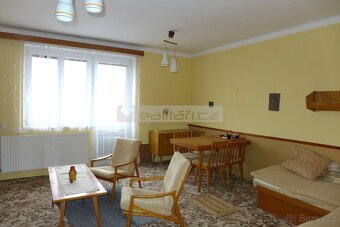 Prodej prostorného cihlového bytu 3+1 s balkonem a zahradou - 6