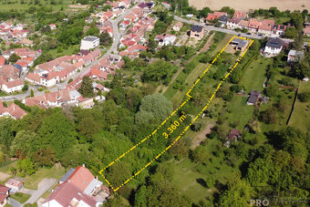 Stavební pozemek o velikosti 1443 m2 s hrubou stavbou RD a k - 6