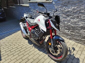 Honda CB750 Hornet - 6