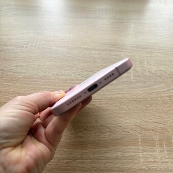 Apple iPhone 15 Plus 128GB růžová - 6