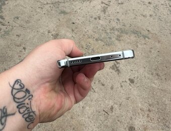 Samsung galaxy Z flip5 - 6