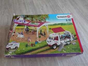 Schleich Jízdárna s mobilní veterinou - 6