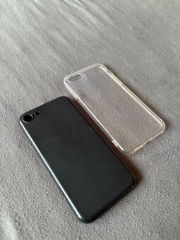 iPhone 8, 128 GB bílý - 6