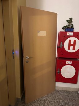 ZDARMA, ZA ODVOZ - Bílé dveře plné 60cm pravé - 6