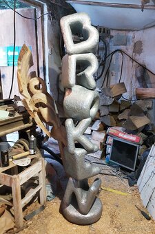 Dřevěná socha z jednoho kusu - BROKEN - 6