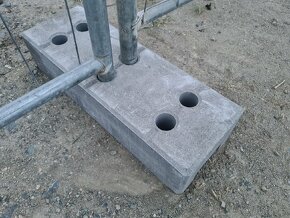 Betonové patky k mobilnímu plotu váha 32kg - 6