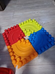 Stolek Mega Bloks včetně kostiček - 6