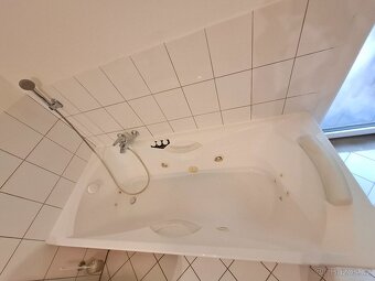 Prodám masážní vanu whirlpool Ravak - 6