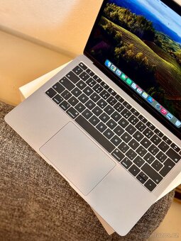 MacBook Air 13 (2019) 8 GB / 128 GB – výborný stav - 6