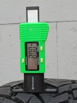 Pěkné zimní pneu Nokian 225/60/17 vzorek 8mm - 6