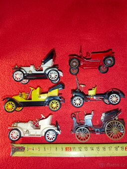 Autíčka veteráni zn. IGRA 11 ks, SMĚR 2 ks atd. 14 ks celkem - 6
