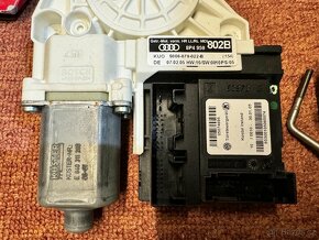 Náhradní díly pravé zadní dveře Audi A3 8P - 6