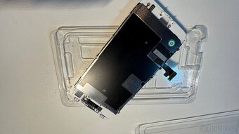 Displej na iPhone SE 6 - 6