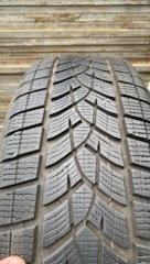 Zimní pneu Goodyear 215/65 R17 - 6