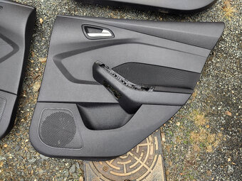 Sedačky, tapeci, koberec... Focus III - 6