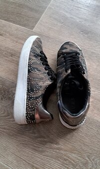 Hezké dámské tenisky Guess - 6