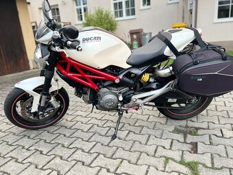 Ducati Monster 696 - 6