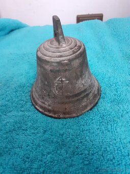 Starožitna pamětní dekorace Fučík, mosazný zvonek - 6