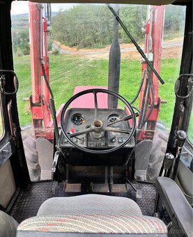 Traktor Case s čelním nakladačem - 6