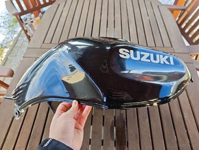 Suzuki Bandit 1200 - nádrž - - svody - 6