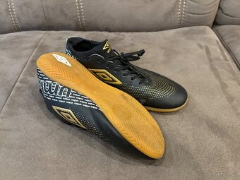 Dětské sálové kopačky Umbro vel. 38 - 6