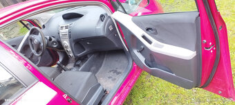 Toyota Yaris 1.0 - 6