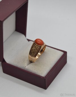 Starý zlatý prsten s korálem zdobený - 6
