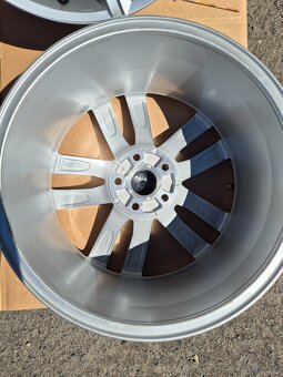 5x112 r18 Vw Passat B8 R-line -Dartford zanovni sada - 6