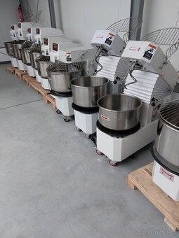 Hnětač těsta 30 L Spirálový hnětač těsta profi - 6