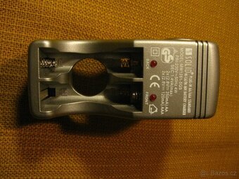 Nabiječka baterii Univerzální AA + AAA + 9V Ni-MH a Ni-Cd - 6