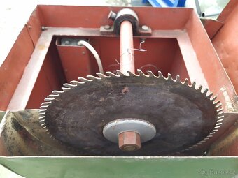 Okružní pila 2,2 kW, 380 V, stůl 60x100 cm, 2 pláty-33 a 35 - 6