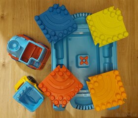 Megabloks stolek + auto a mašinka ZDARMA - 6