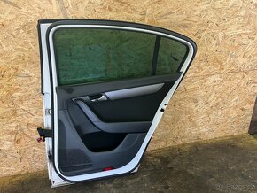 KOMPLETNĚ NASTROJENÉ PRAVÉ ZADNÍ DVEŘE VW PASSAT B7 LB9A - 6
