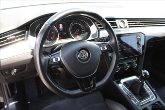 Volkswagen Passat 2.0 TDI 4MOTION HIGHLINE ČR (2017) - 6