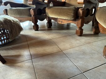 Rustikální sedací souprava 3+1+1 + taburet + stůl - 6