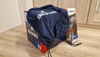 Helma Shark EVO GT s interkomem. - 6